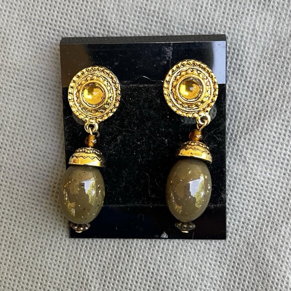 Ellen Designs Clip Earrings Dangle Green Gold Elegant Jewelry - Picture 5 of 5